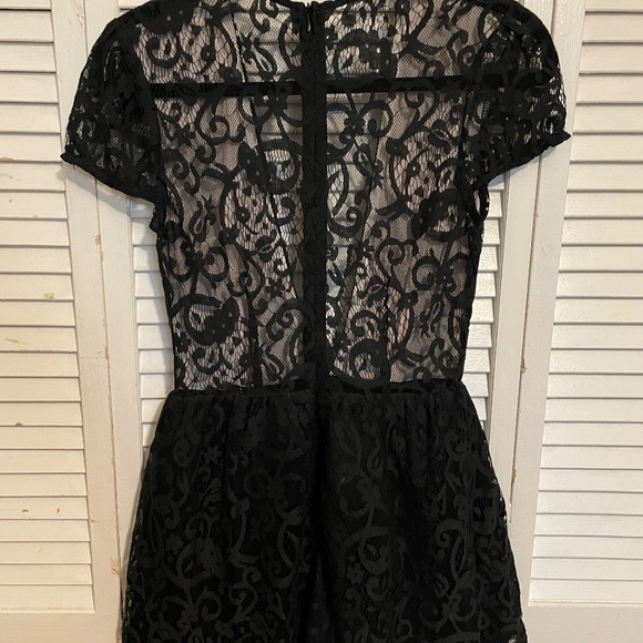 LACE ROMPER - Picture 3 of 4